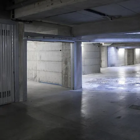 Con Giardino E Parcheggio Privato Апартаменты *