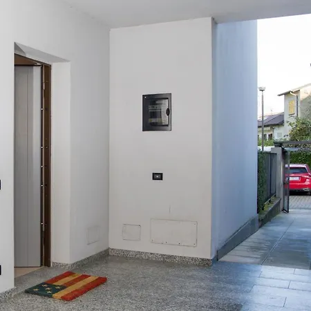 Con Giardino E Parcheggio Privato *