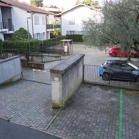 Con Giardino E Parcheggio Privato Апартаменты *