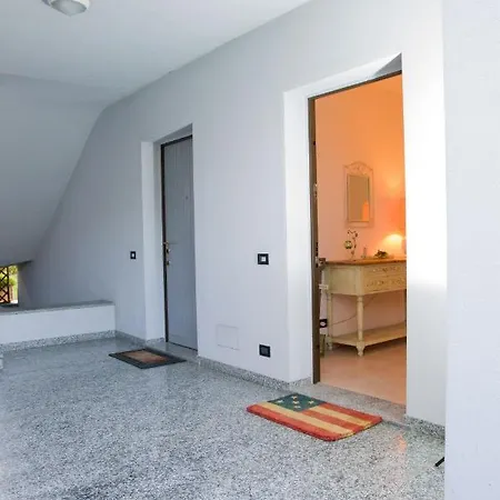 Con Giardino E Parcheggio Privato Апартаменты
