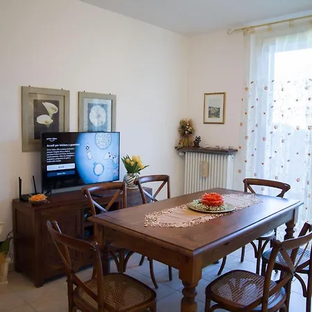 Con Giardino E Parcheggio Privato Апартаменты